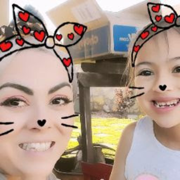 Meet your Posher, Cynthia - Picture 1 of 1